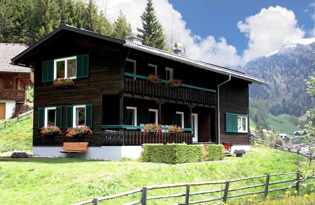 Very spacious Chalet with a sauna and a garden