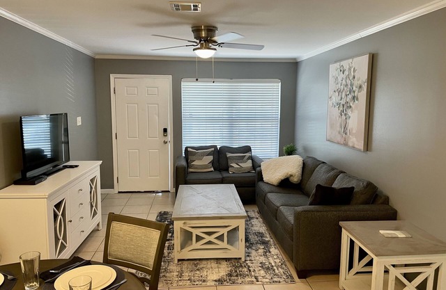 Very Spacious, Open Floor Plan 2 Bedroom Apt.
