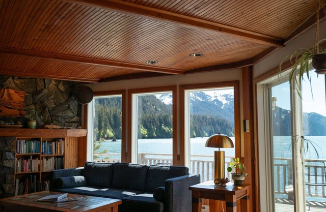 Vessel Beach House - Starboard, Beachfront Retreat Sleeps 6