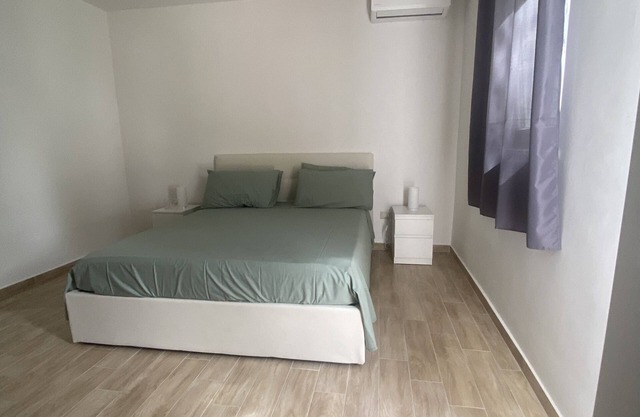 Vesuvio 65 Suite with in-room whirlpool tub