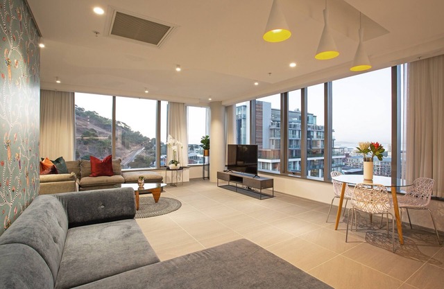 Vibrant 2-Bed Apartment | Contemporary Finishes