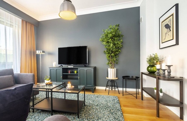 Vibrant Flat 7 min to Bagdat Avenue in Suadiye