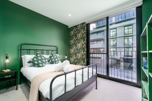 Vibrant Stay with Lakeside Charm in Kingston - Hosted by Canstay