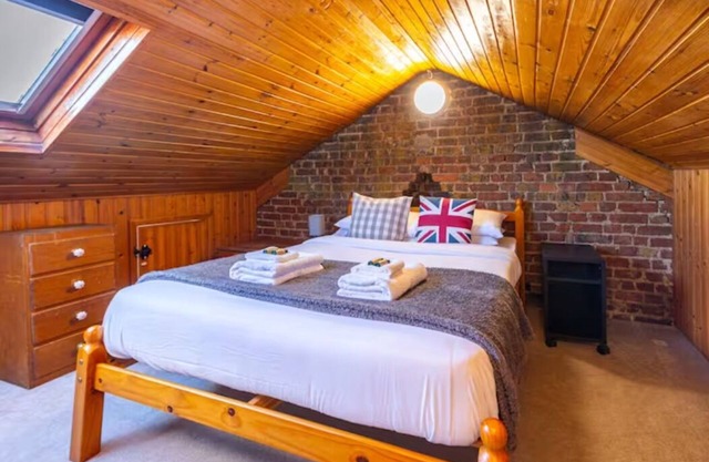 Victorian 3BR Multilevel flat w/terrace in Clapham