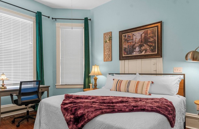 Victorian Duplex Home Near Forsyth Park.