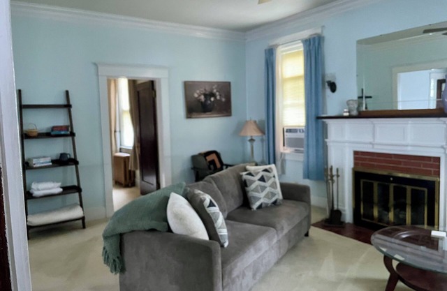 Victorian Townhome with Fenced Yard, Walkable area