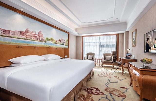 Vienna International Hotel Xinyang Yangshan New District