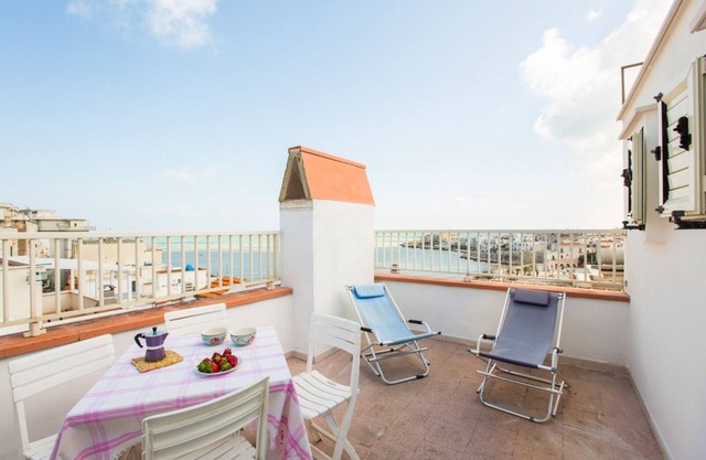 VIESTE: SCALINATELLA AT SEApanoramic, central, 3-minute walk to the beach