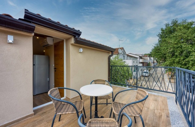 Viktor Katoro/One-Bedroom Apartment A6 in Katoro