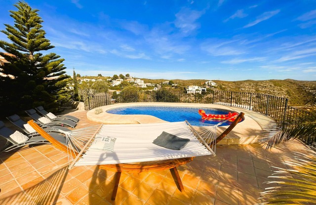 Villa 'Mimosa' with Sea View, Wi-Fi and Air Conditioning