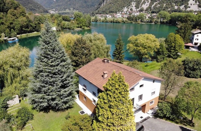 Vila Labod, unique villa on a superb location till 18 pers at the lake from Most na Soci.