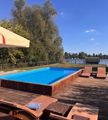 Vila Sava with Pool & Jacuzzi and House Boat