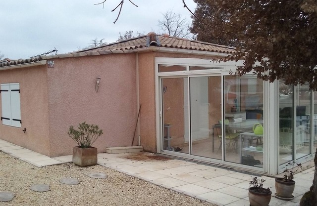 Villa à la Campagne Avec Petit Terrain et Piscine à Partager