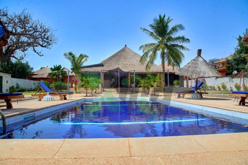 VILLA à la Résidence Nianing1 avec Piscine et Jardin 1100m2