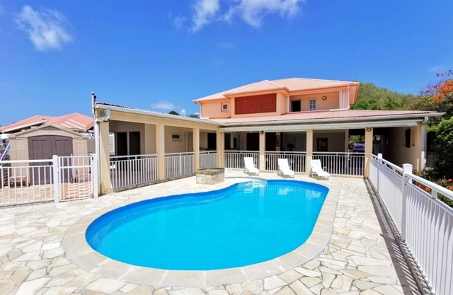 Villa à Sainte Anne M041C 8 personnes 3 chambres avec piscine