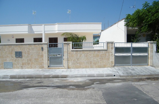 VILLA 100 METERS FROM THE BEACH