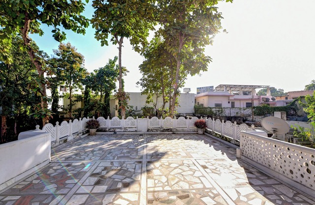 Villa 10 Para - 2BHK City Center Stay Balcony Green Surroundings 4 Pax