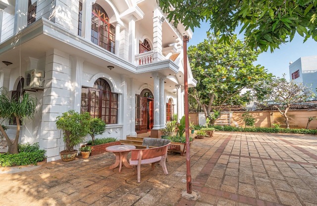 Villa. 231 Lon Hong Fong