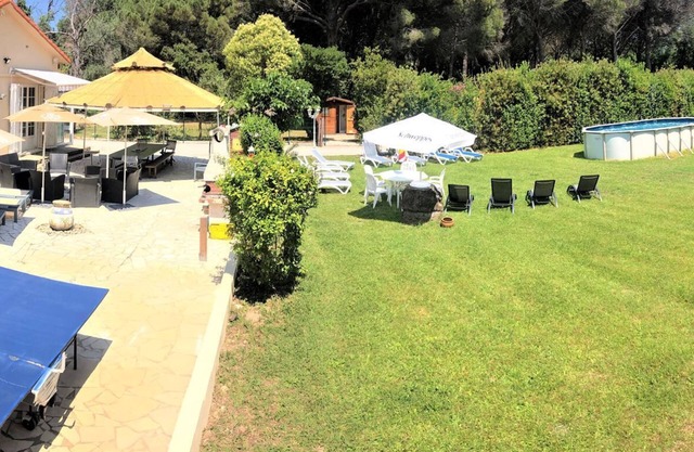 VILLA 250 m²/24 persons-2 SWIMMING POOLS -14 rooms on 9000m² enclosed - 5 mn beach