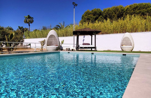 Villa '30 People, Pool, Disco,10 Min Beach' with Mountain View, Wi-Fi and Air Conditioning