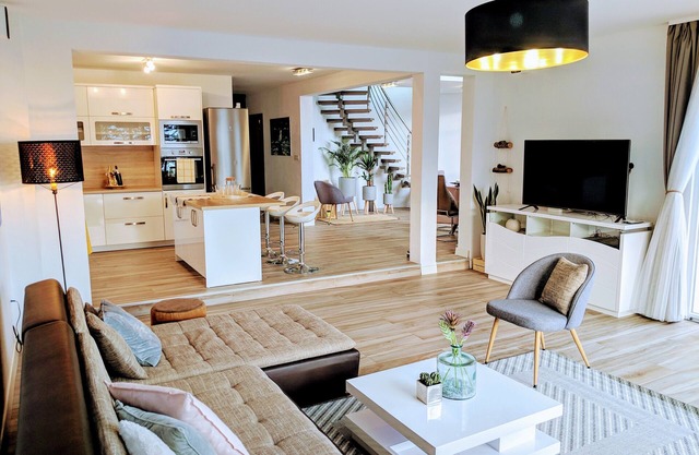 Villa (300 square meters) with a pool. 5 min walk to beach