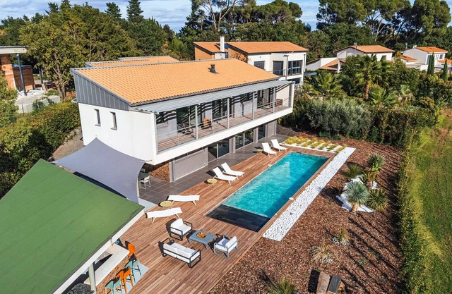 Villa 4 Bedrooms 8 People with private pool