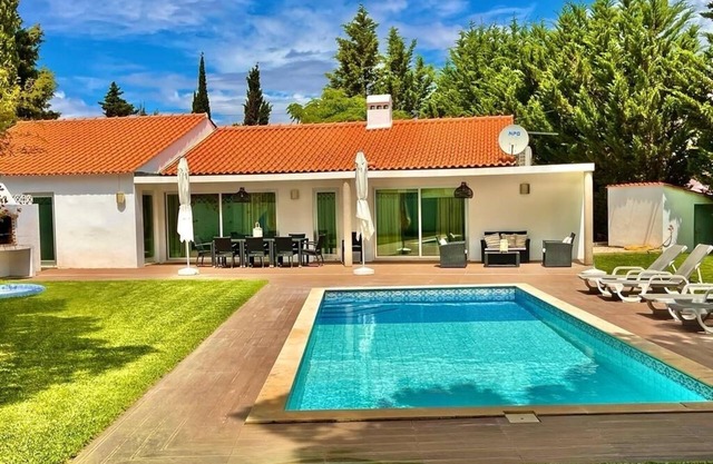 Villa- 4 minutes from beach with big garden and private pool