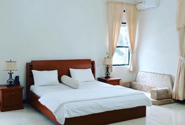 Villa 5 kamar kota bunga