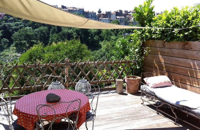 VILLA, 55 m2, BIOT, 4/6Pers, south-facing wooden terrace, swimming pool in private domain
