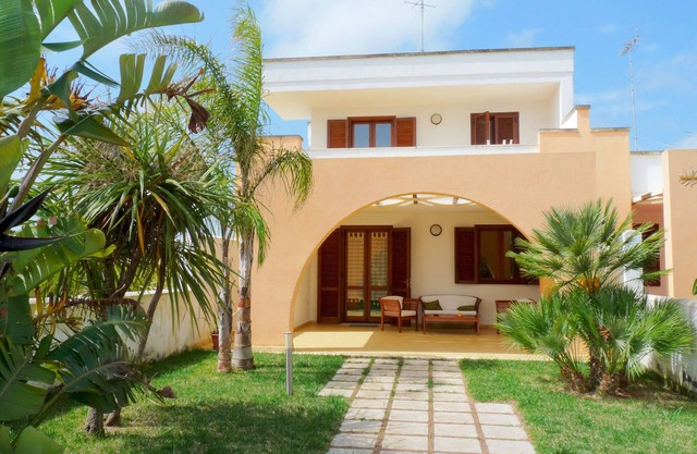 Villa 8/10 places with garden divided into 2 independent solutions of 4/5 places