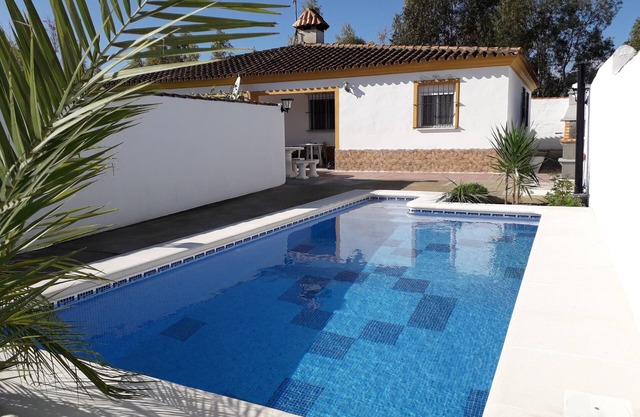 Villa Alzira 2, swimming pool, air conditioning, internet for 5 pers.
