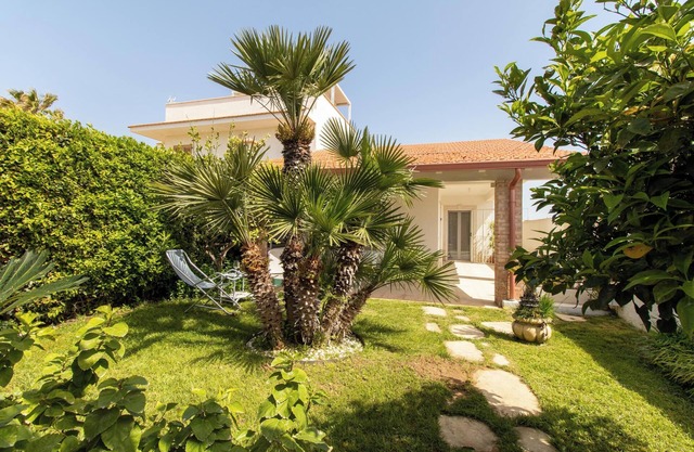 Villa "Asia Frontemare" close to the Beach with Garden & Wi-Fi