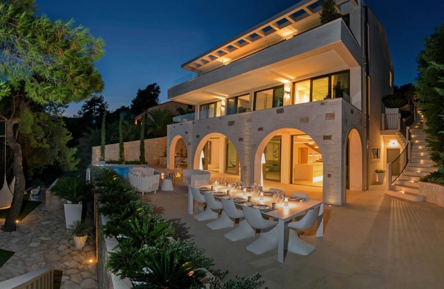 Villa Acona Selca | Film Star looks in a Glamorous Setting with amazing.