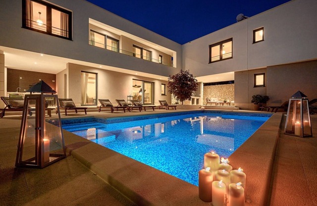 Villa Adris – A Luxurious Oasis with Heated Pool, Gym & Sauna