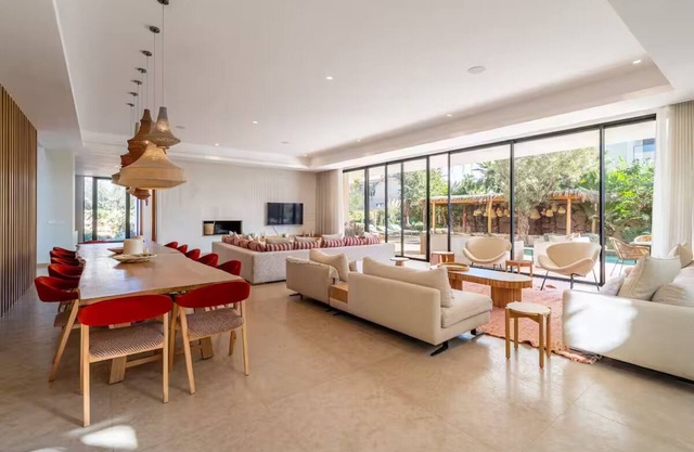 Villa Aila : Elegant 6 Bedrooms Spa, Cinema & Pool