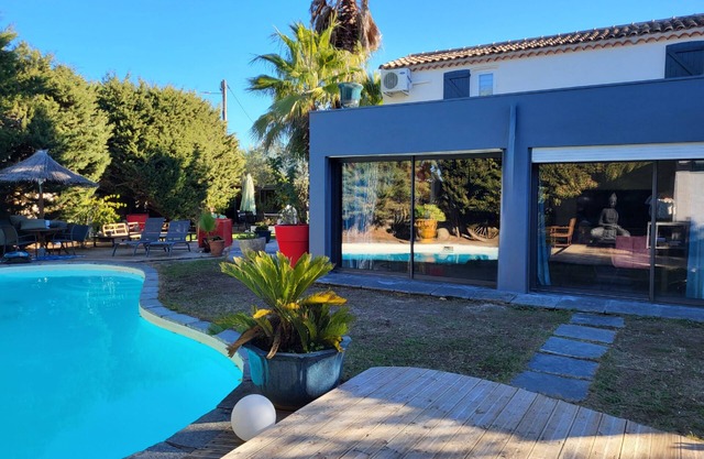 VILLA air-conditioned 3 bedrooms Large SWIMMING POOL