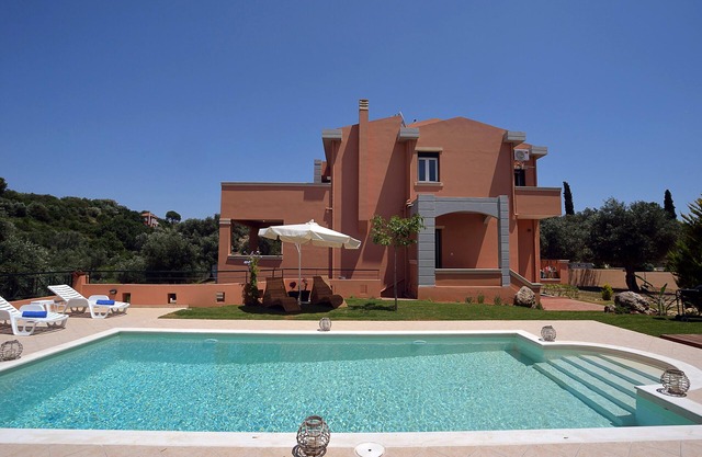 Villa Amaryllis is the ultimate booking option for couples, families and friends