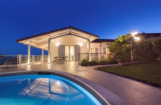 Villa Ambretta with Private Swimming Pool, Garden and Barbecue