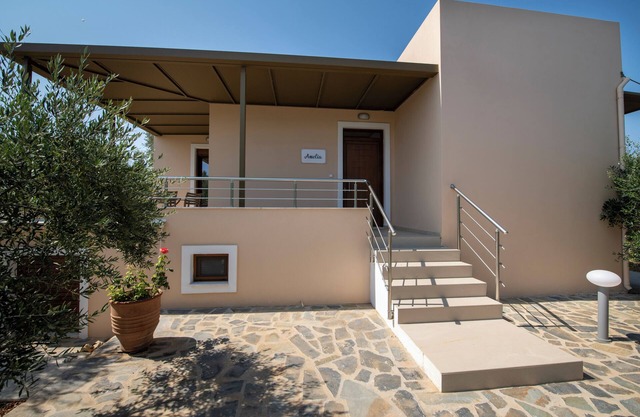 Villa Amelia in the Cretan nature, ideal for families