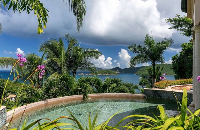 Villa Amorosa: Island Luxury!