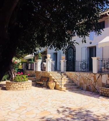 Villa Ampelaki "30 meters to beach"