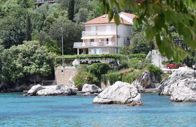 Villa Ana Apartments