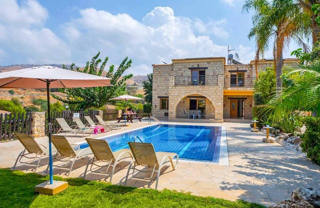 Villa Androulla - Four Bedroom Villa, Sleeps 8