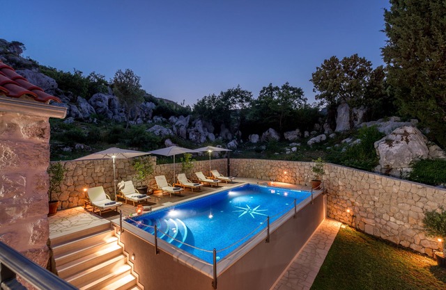 Villa Ane , infrared sauna, private pool, kids playground , Mediterranean garden