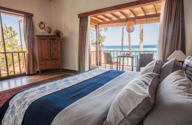 Villa Anjani - Stunning Beachfront Paradise near Candidasa