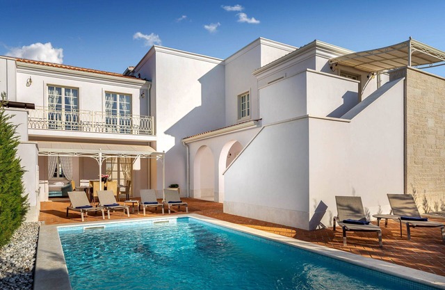 Villa Anza - Four Bedroom Villa, Sleeps 8