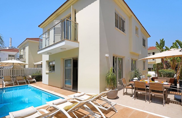 Villa Artemis - 30m from Pernera Beach
