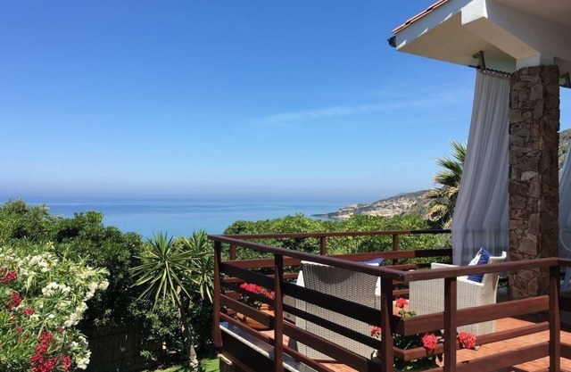 Villa at 3 minutes walk from the beach and sea view terrace