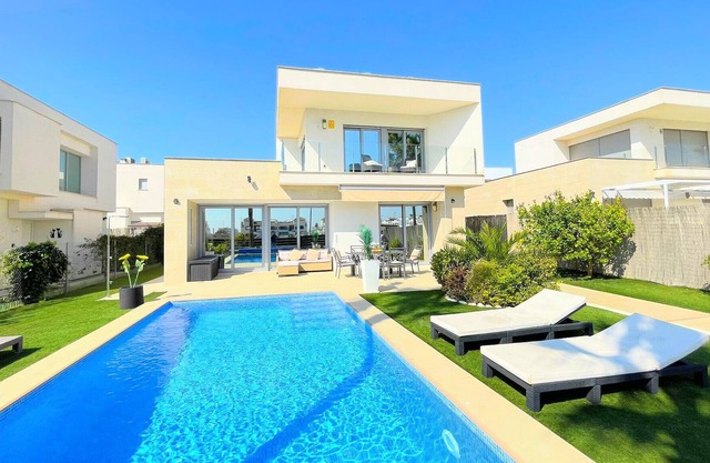 Villa Avellano Vistabella Golf by Villas&You Rent