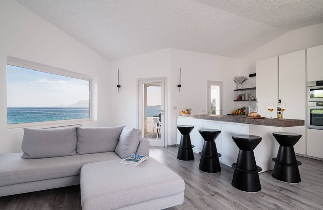 Villa Azul by Klodge - contemporary pied dans l'eau with hydromassage pool
